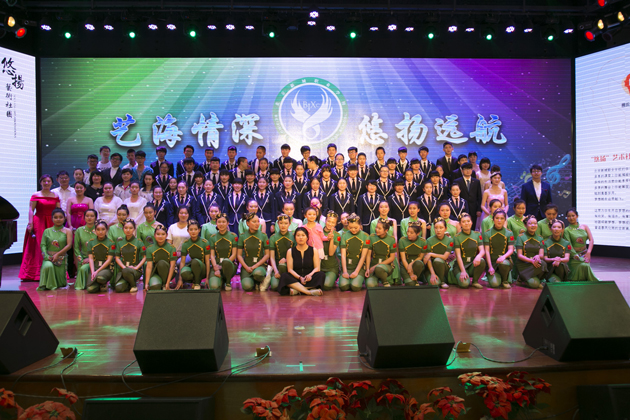 -演职员合影.jpg